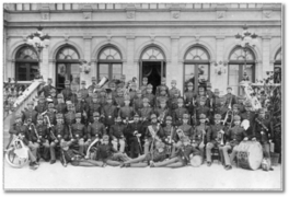 Die Regimentsmusik vor dem Salzburger Kursalon 1888
